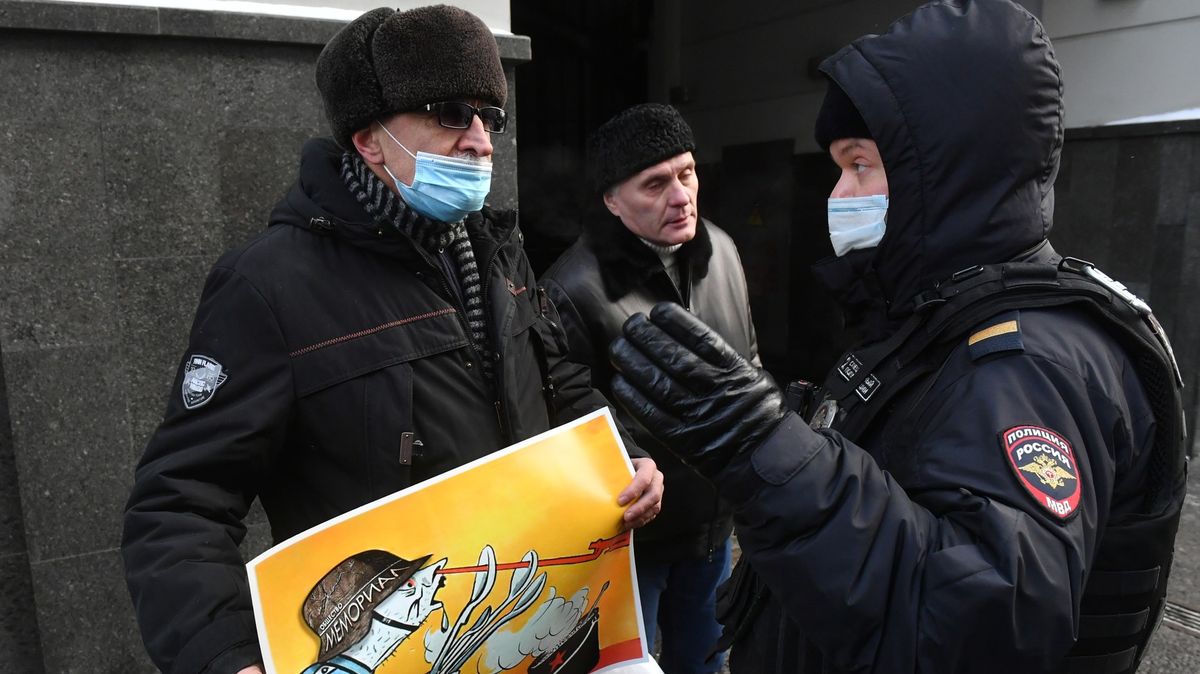 Ruský soud rozpustil známou organizaci odhalující zločiny stalinismu